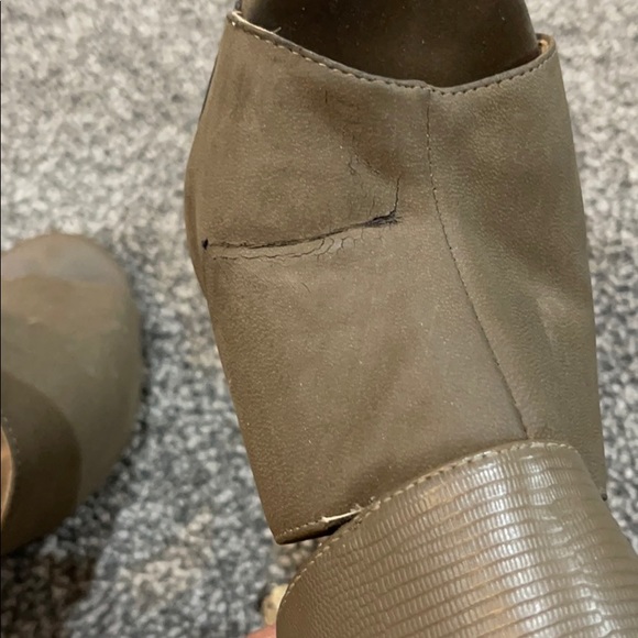 Olive Green Calvin Klein heels size 5.5 in woman - Picture 5 of 7